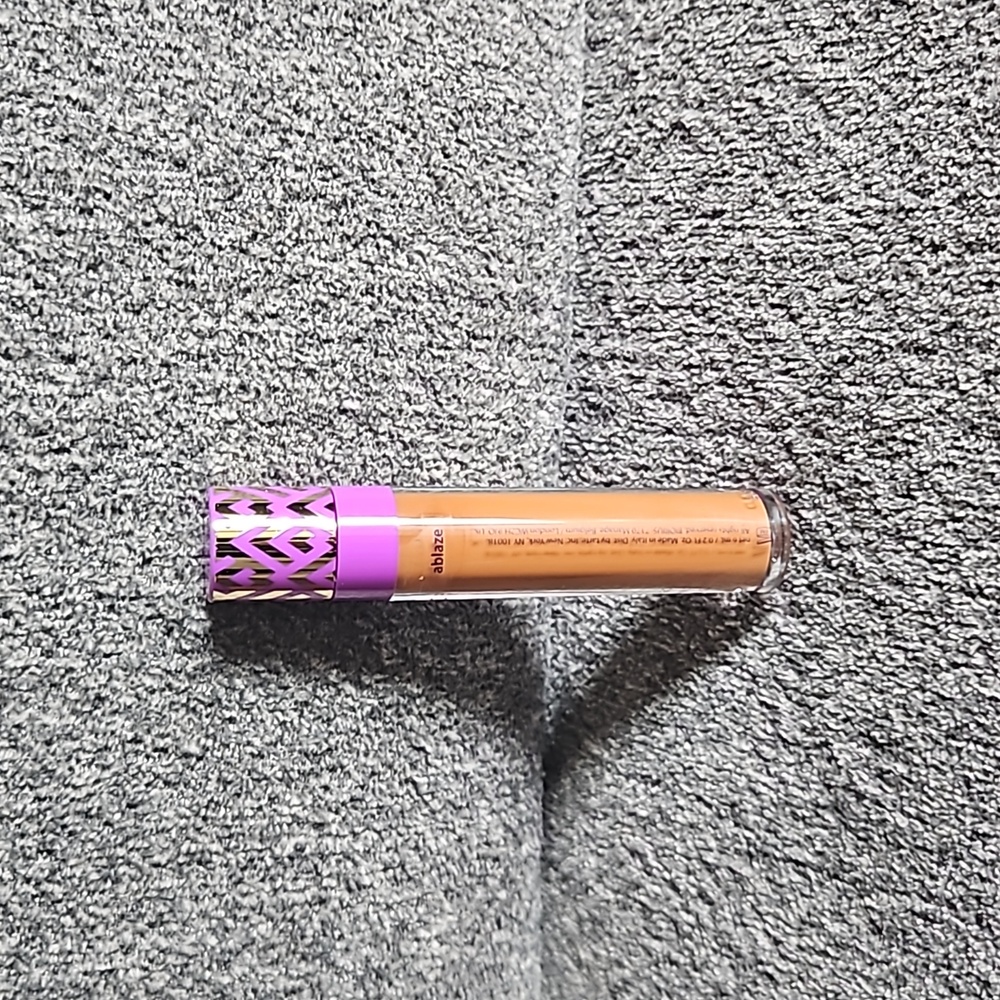 Tarte Shape Tape Glow Wand in: Ablaze - Picture 4 of 8